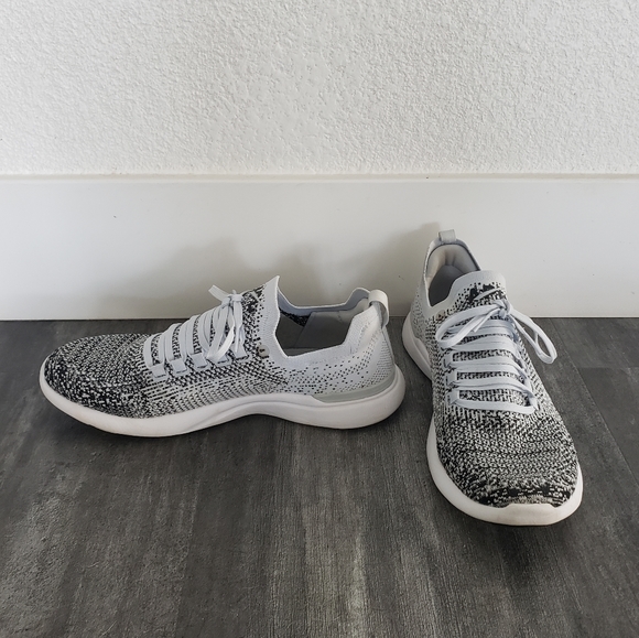 APLIce‐Black‐WhiteTechloom Breeze